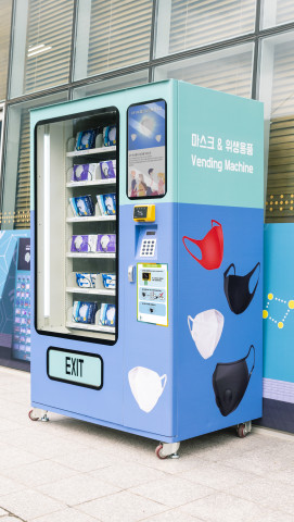 위생용품 전용 무인 자판기 우측 모습