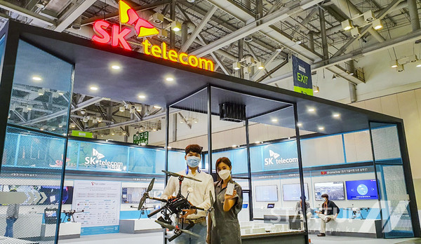 SK텔레콤이 2021 드론 쇼 코리아에 참가해 5G·AI 기반 드론 관제 솔루션을 선보인다