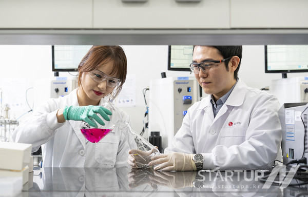 LG화학 생명과학사업본부 연구원들이 신약연구 활동을 진행하고 있다
