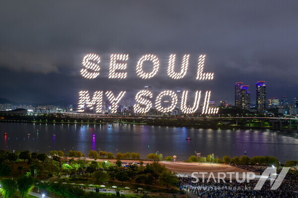 파블로항공 서울페스타 에서 독자적인 국내 기술로 멀티미디어드론쇼 펼쳐