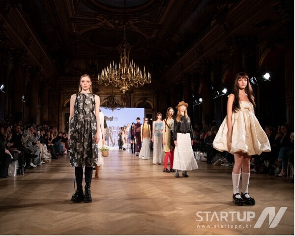 포자랩스, 프랑스 파리서 열린 '모드 엣 파리' 패션쇼 AI 음원 제작