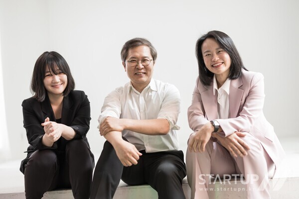 한국사회카지노 꽁 머니 C레벨 3인. 왼쪽부터 이혜미 이사, 이종익 대표, 이순열 대표.