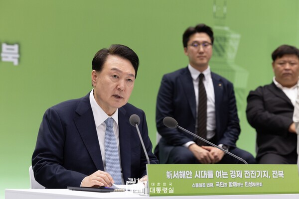 윤석열 대통령이 18일 라이브 바카라 정읍시 JB그룹 아우름캠퍼스에서 ‘신 서해안 시대를 여는 경제 전진기지, 라이브 바카라’을 주제로 열린 스물일곱 번째 ‘국민과 함께하는 민생토론회’에서 발언하고 있다.