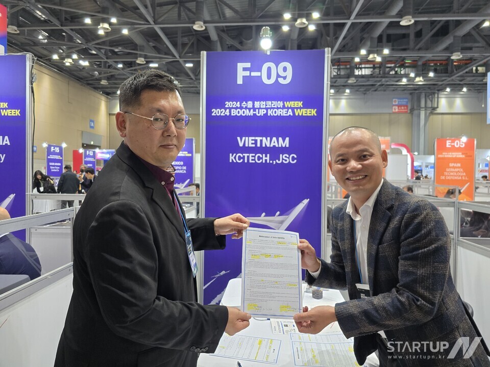 메이저 사이트 추천 대표 김재한(좌), KCTECH 대표 TRAN THANH TRUNG(우) (제공=메이저 사이트 추천)