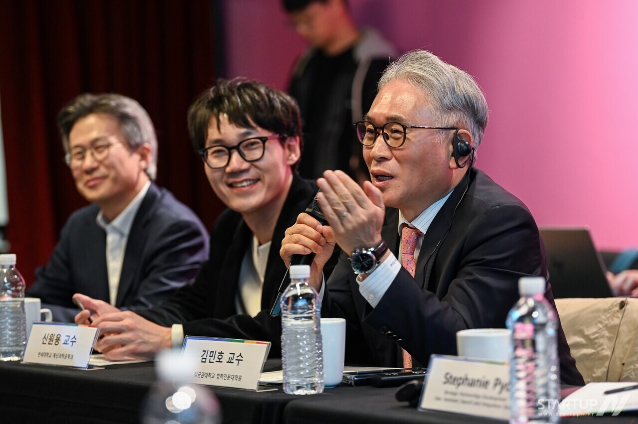 주제 발표 후 이어진 토론에서 관련 분야 전문가들이 논의하고 있다 (사진=바카라 게임)