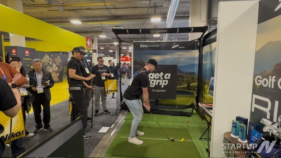 ブックメーカーボーナス Lab CEO エディ・チョーと CES 2025 に参加する地元業界関係者