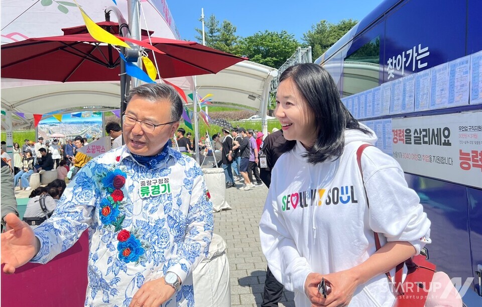 ‘일자리 부르릉’ 버스는 경력단절무료 슬롯사이트들이 더 나은 내일을 준비할 수 있도록 도와주고, 다양한 세대의 무료 슬롯사이트들이 안정적으로 사회에 복귀할 수 있도록 지원했다