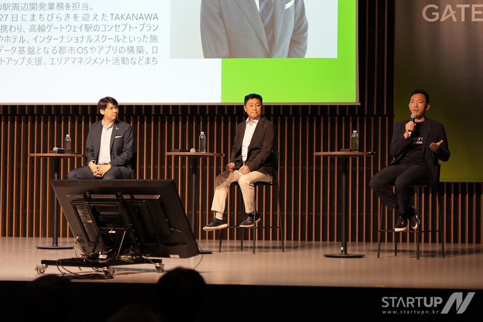 (좌측부터) 싱가포르 NUS 엔터프라이즈 벤자민 티, 디캠프의 박영훈 대표, 메이저카지노사이트 딜로이트 벤처의 마사유키 키무라