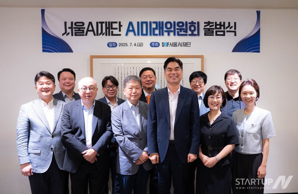 서울메이저 사이트재단이 새롭게 신설한 ‘메이저 사이트 미래위원회’가 7월 4일(금) 위촉식을 열고 위원들과 함께 기념촬영을 진행했다