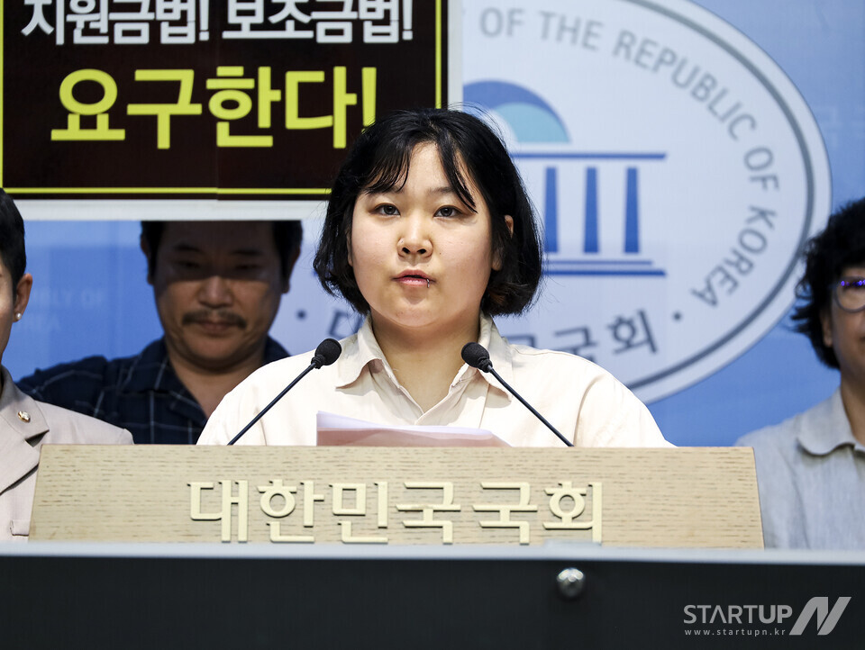 극단 ‘뱃속의 나비’ 선명주 대표가 발언하고 있는 모습
