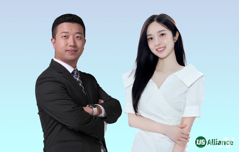 어스얼라이언스는 전인구 소장(사진 왼쪽)과 협업해 이혜성 아나운서가 함께 참여하는 ‘기업분석 메이저 토토 사이트’을 개설했다. (사진 제공=어스얼라이언스)