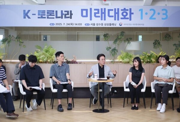 김민석 국무총리가 24일 서울 성동구 상상플래닛에서 열린 '미래대화 1·2·3' 제1차 K-토론나라에서 모두발언을 하고 있다. (사진출처 : 국무조정실)