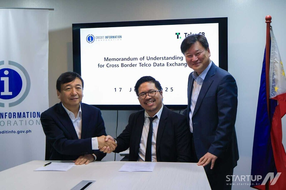 왼쪽부터 통신대안메이저 사이트 추천 문재남 대표, 필리핀 CIC CEO Ben Joshua A. Baltazar,, ACRN 전인구 어드바이저
