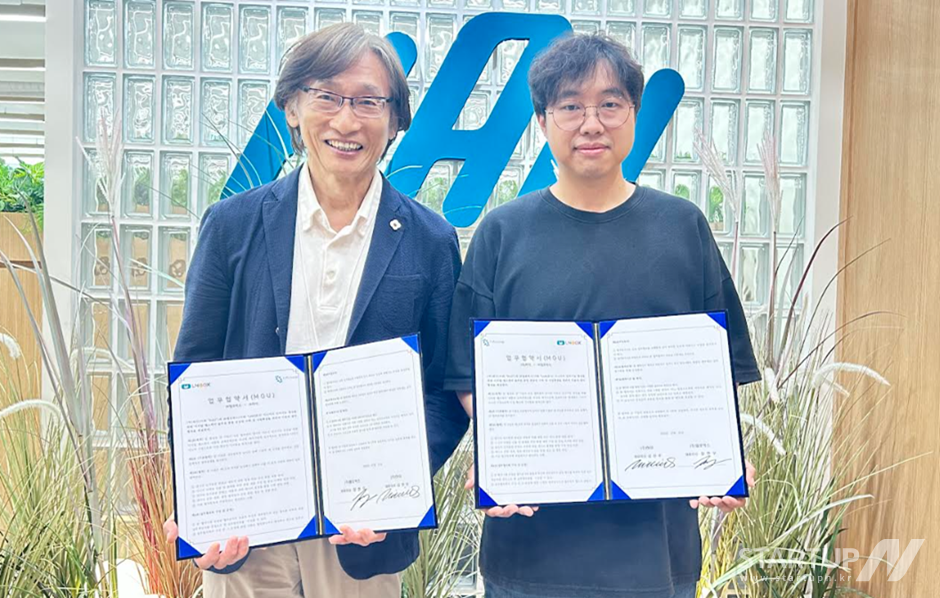 하이-엘포박스 시니어 헬스케어 토토 메이저 사이트 공동 공략 협약식  (좌)하이 김진우 대표이사, (우)엘포박스 장현우 대표이사