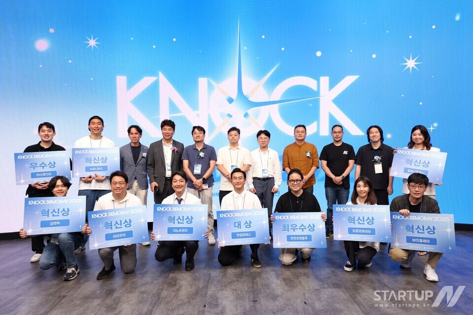 콘진원은 지난 8월 28일 서울 코엑스에서 ‘케이녹 정규라운드 데모데이’를 개최하고, 사전 메이저 사이트 순위 설명회(Pre-IR)에서 우수 기업으로 선정된 10개사의 발표 경쟁을 지원했다.(케이녹 넥스트라이즈 연계 스페셜 라운드 현장 사진)