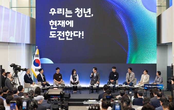 이재명 대통령이 17일 경기도 성남시 메이저 온라인 카지노 스퀘어에서 열린 청년 메이저 온라인 카지노 상상콘서트에서 발언하고 있다.