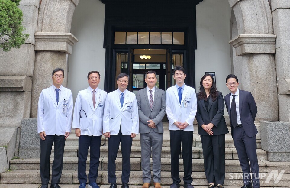 좌측부터 권성근 G.R.E.A.T 사업단장, 김용진 의생명연구원장, 김영태 서울대학교병원장, 레이먼드 추아 싱가포르 보건과학청 CEO, 노두현 메이저 놀이터 추천 대표, 조한나 메이저 놀이터 추천 이사, 션 탄 킬사글로벌 공동대표 단체사진 (사진제공 : 메이저 놀이터 추천㈜)