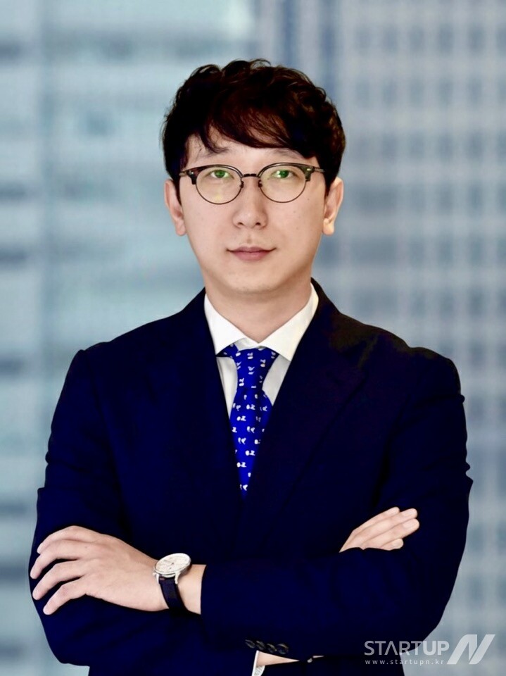Ji-soo Lee, CEO (Chief Executive Officer)