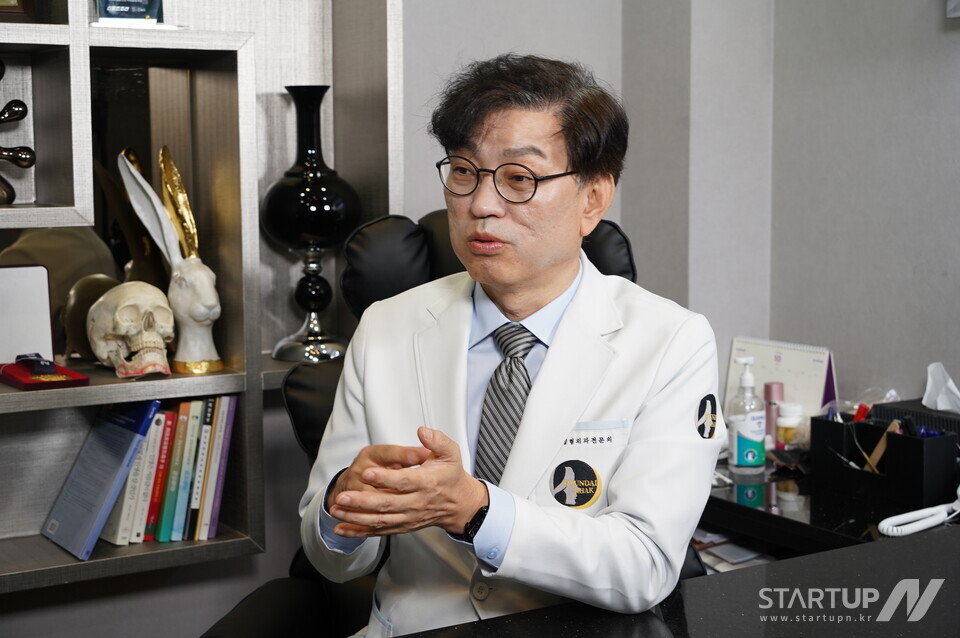 博士。現代美容形成外科の最先端アンチエイジングクリニックラボ「HM CelleX」のキム・ドンファン氏