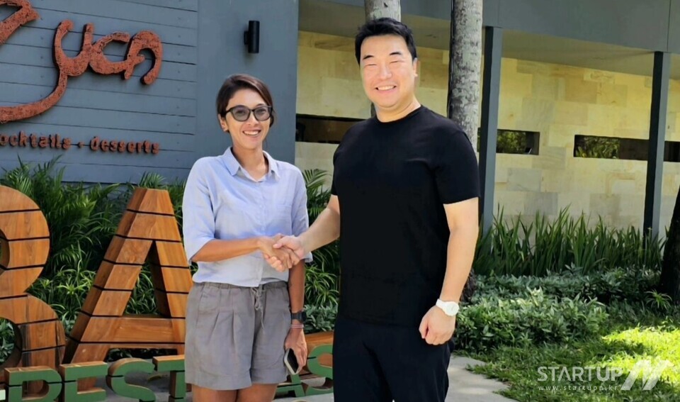 マミコス CEO、マリア・レジナ・アンギット氏（左）と 海外ブックメーカー グローバル事業本部長、スンジュン・オ氏（写真提供：海外ブックメーカー ホスピタリティ）