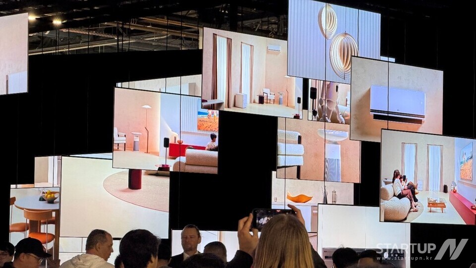 『Intune Monument』メディアアート展（ブックメーカーオッズ一覧提供）