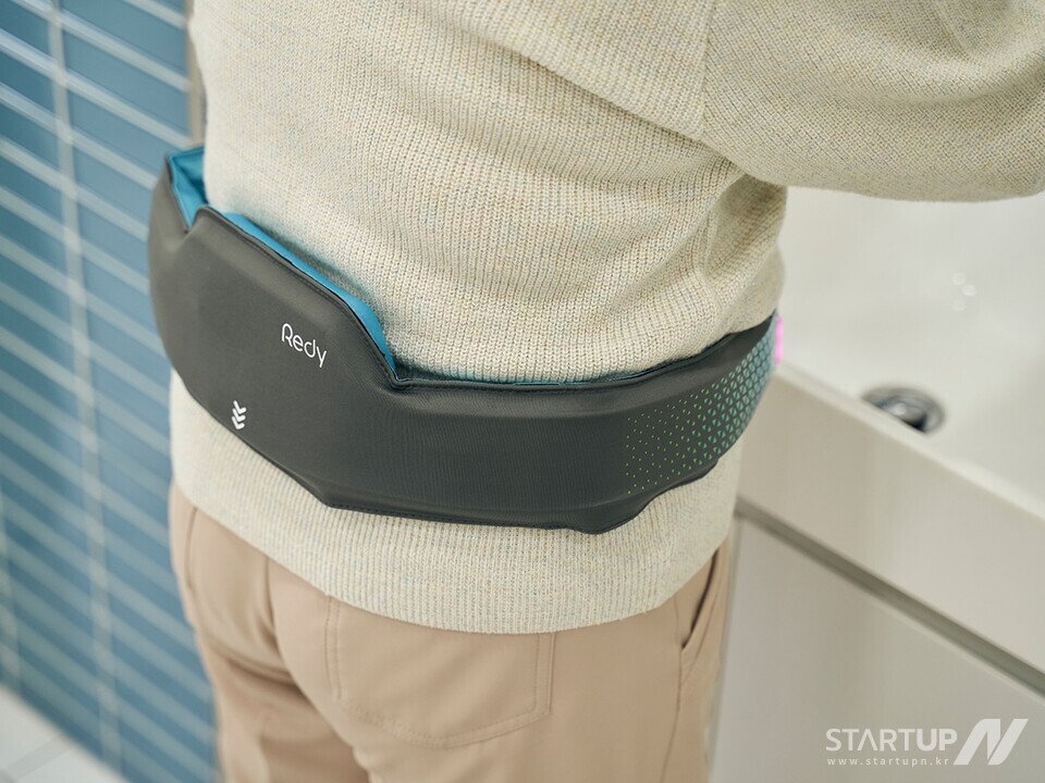 セーフウェア スマート落下防止エアバッグ ベルトを装着しています。準備完了